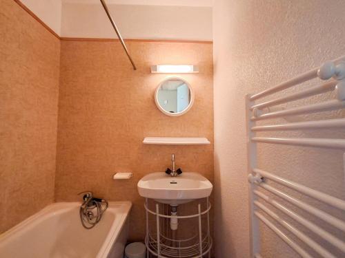 Koupelna v ubytování Studio confortable avec balcon au centre de Flaine - FR-1-425-174