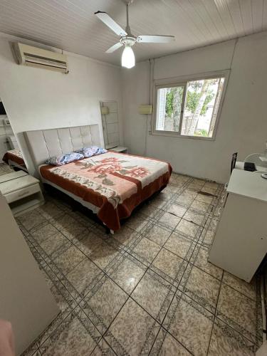 Ένα ή περισσότερα κρεβάτια σε δωμάτιο στο Casa na praia de Capão da Canoa