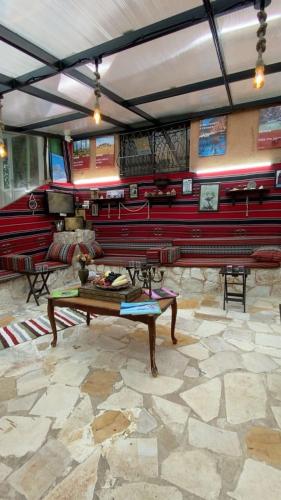 a living room with a couch and a table at بيت الطبيعة nature house in Jerash