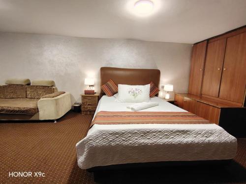 a hotel room with a large bed and a bed sqor at بيت الطبيعة nature house in Jerash