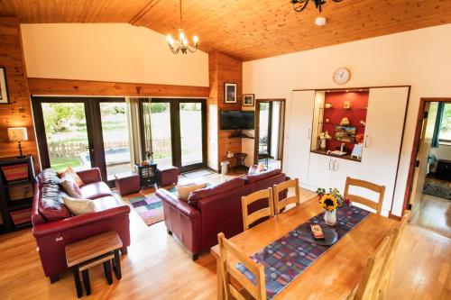 Televisyen dan/atau pusat hiburan di Sycamore Lodge
