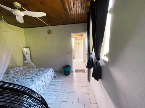 Postel nebo postele na pokoji v ubytování Sur les hauteurs du sud