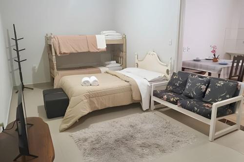 Ένα ή περισσότερα κρεβάτια σε δωμάτιο στο Família Costa-Studio Nikola Tesla(Inatel)