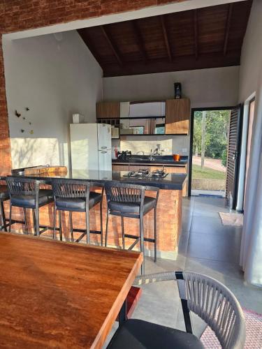 Dapur atau dapur kecil di Casa em Chácara com Cacheira