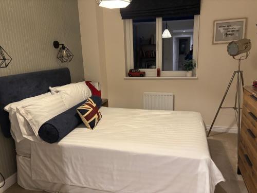 Postel nebo postele na pokoji v ubytování Room near M4, Great Western Hospital