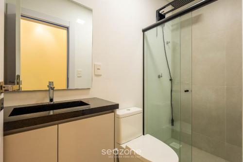 Bilik mandi di Studio c/ churrasqueira a 220m da Praia SFR0302