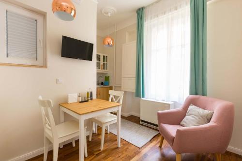 Vibrant Downtown Gem with AC