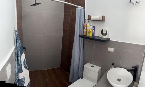 Salle de bains dans l'établissement Casa de playa en cerro azul