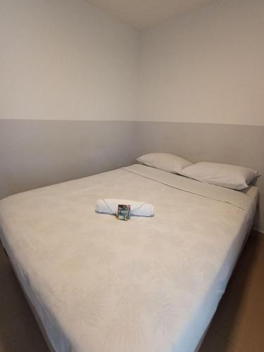 two beds with white sheets and a plate on them at WeStay Nova Cidade in São Paulo