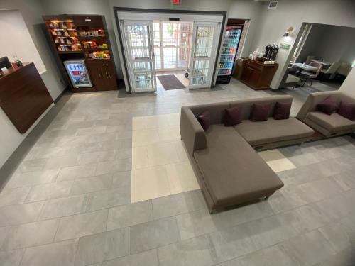 a living room with a couch at Wingate By Wyndham Mansfield Ontario in Mansfield