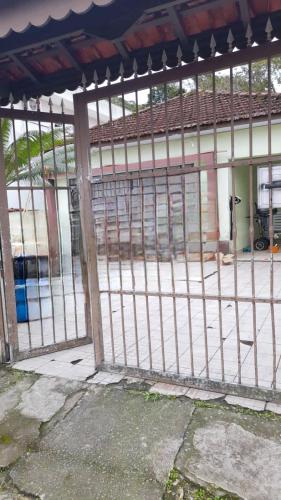 an iron gate in front of a building at Casa do Pescador in Bertioga