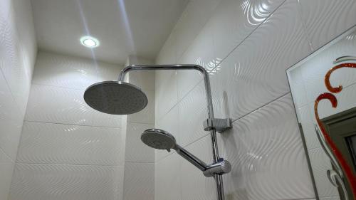 a shower with a shower head in a bathroom at Résidence FARASELAA in Dakar
