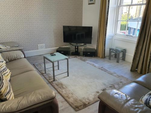 Μια τηλεόραση ή/και κέντρο ψυχαγωγίας στο Market street flat