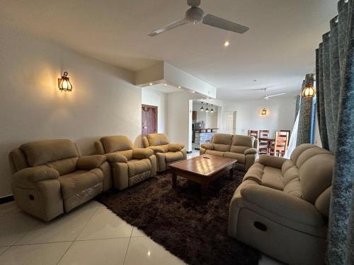 Een zitgedeelte bij Nyumba Alfajiry