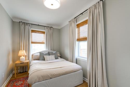 Katil atau katil-katil dalam bilik di Charming Family-Friendly Duplex in Roseville!