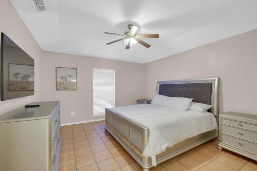 Katil atau katil-katil dalam bilik di Cozy Avocet St Condo Prime Location