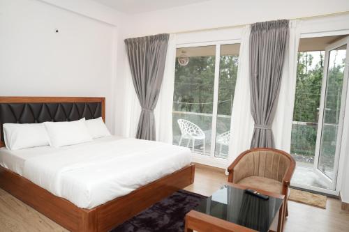 Letto o letti in una camera di Pallakki Comforts Chikmagalur