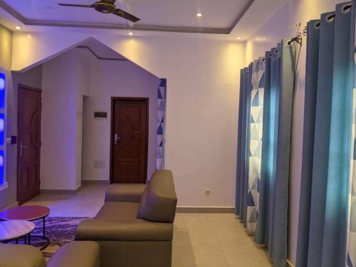Appartement meublé chambre salon bien équipé à fidjrossè