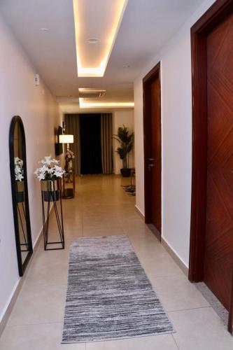 a hallway of a hotel with a hallway sidx sidx at Gold Crest Mall & Residency Premium Apartments With Al-Fatah Store & Shopping Mall in Lahore