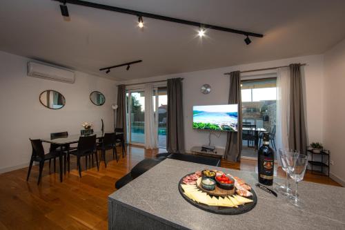 TI Amo Holiday House - Heated Pool