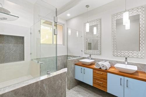 Ванная комната в Luxury Villa in Reserva Conchal Golf & Beach