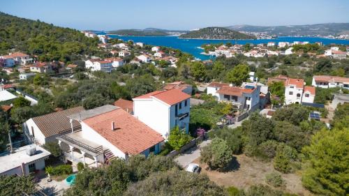Apartments with parking space Razanj, Rogoznica - 17328