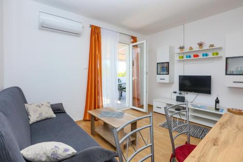 Apartments with parking space Razanj, Rogoznica - 17328