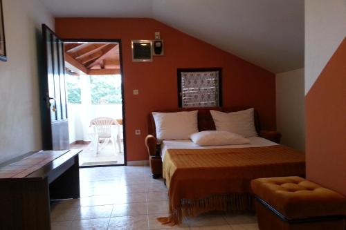 Ένα ή περισσότερα κρεβάτια σε δωμάτιο στο Apartments with parking space Valbandon, Fazana - 24921