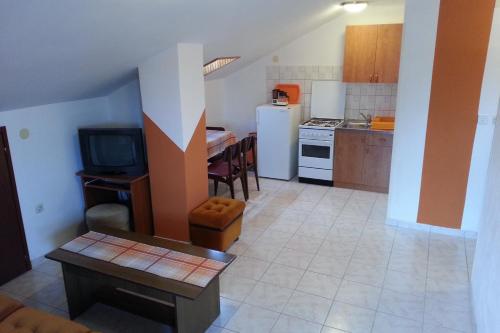 Apartments with parking space Valbandon, Fazana - 24921