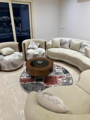 شقه فندقيه 3غرف ورسيبشن فيو بحيرة كمبوند جرين تاون