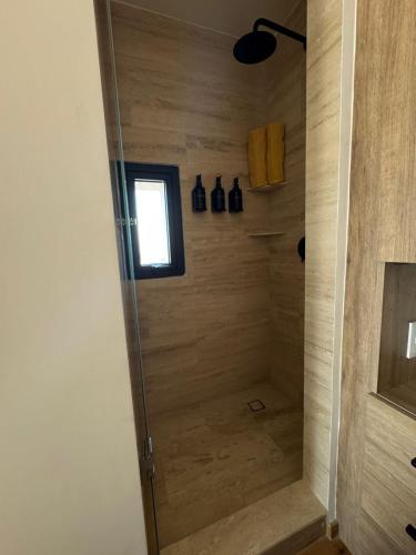 a shower with a glass door in a bathroom at Casa Colon Reforma in Mexico City
