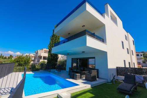 Family-friendly apartments with swimming pool Murter - 22942