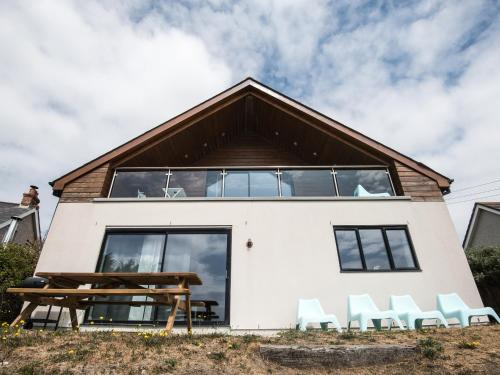 a house with a picnic table and chairs at Lyndhurst in Perranporth