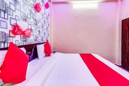 Katil atau katil-katil dalam bilik di Hotel O Radhey Krishna Bhawan
