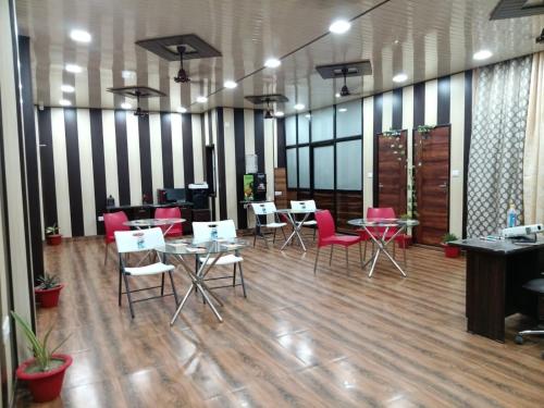 Restoran atau tempat lain untuk makan di Hotel O Radhey Krishna Bhawan