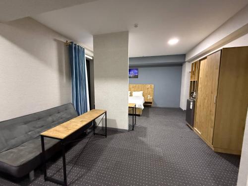 Afbeelding uit fotogalerij van Premium 777 Hotel in Yakkasaray