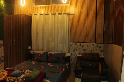Ruang duduk di Dipankar House