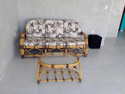 Een zitgedeelte bij Excelente casa