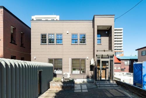 F's Villa Sapporo フルリフォーム 駐車場完備 寝室4部屋 UB WC各階完備