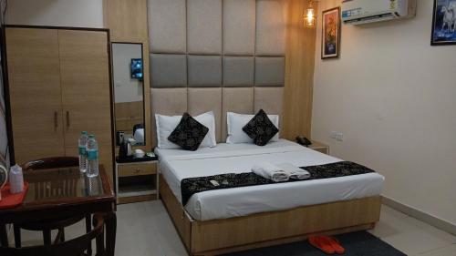 a hotel room with a bed and a desk at Hote The HTP Near IGI Airport New Delhi in Jāmb