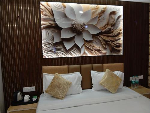 a bedroom with a large flower painting above a bed at Hote The HTP Near IGI Airport New Delhi in Jāmb