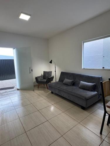 a living room with a couch and a chair at Casa em Sete Lagoas - até 12 pessoas - Preço Justo in Sete Lagoas
