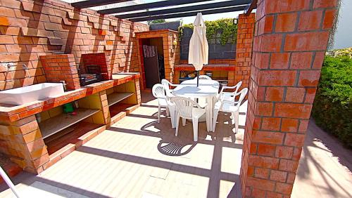 Sesimbra Pool Villa 10 Guests Garden BBQ Near Beaches