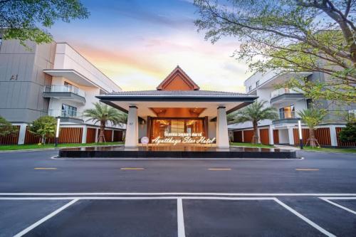 an empty parking lot in front of a building at Ayutthaya Star Hotel