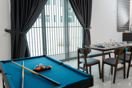 a pool table in a room with a table and chairs at SpaciousFun4BR Home 9Pax 3Bath Snooker ALMA in Bukit Mertajam