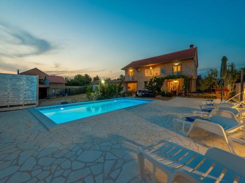 Holiday Home in Lisicic with Pool