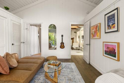 Χώρος καθιστικού στο Topanga Garden Paradise 1BR 1BA in the Heart of PO Tract