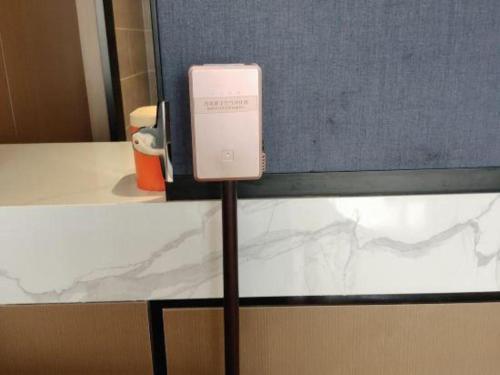 a cell phone sitting on top of a table at Atour Hotel Jinan Tangyan Century Avenue in Jinan