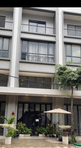 a building with an umbrella in front of it at 22 Homestay-near AEON Mall 3 & Techo International Aiport in Ta Khmau