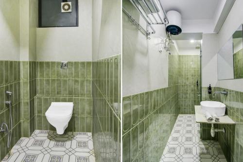 a green tiled bathroom with a toilet and a sink at Super Townhouse Chandpole Metro Station Formerly Hotel Raghuraj Palace in Jaipur